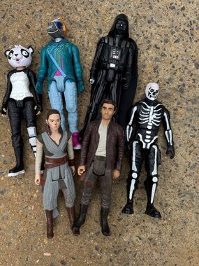 Hasbro Mixed Action Figure Lot - Black, White, Teal, Brown